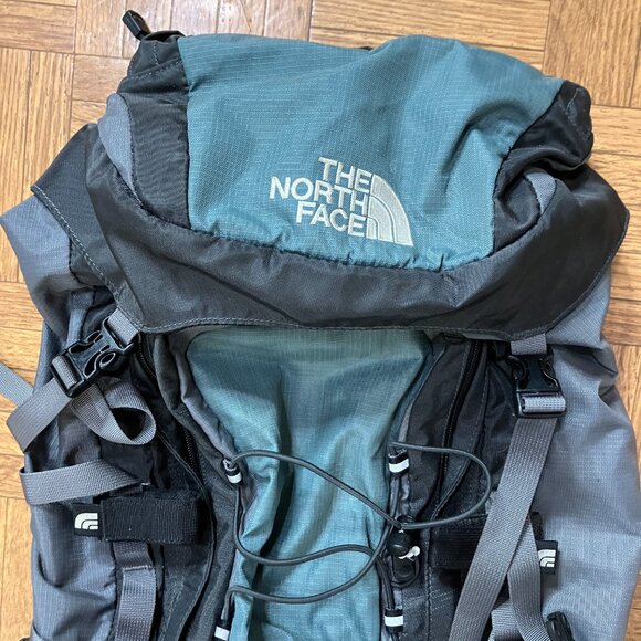 The North Face W Terra 40 Hiking Camping Backpack Gray Sage Green - Picture 2 of 12